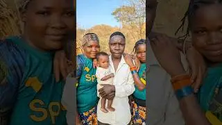 Chaba and his baby Happy family #love #usa #africantribe #bushman #chaaba #africanwonders #marato