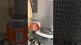 “Final” version of the dust collector vibrating motor to clear fine particles from the canister. 