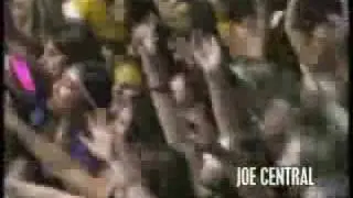 Joe Jonas Falls on Stage MUST SEE!!