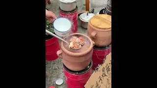 Hidden Gem in Wuhan! This Underground Street Food Stall Will Break Your Heart with Flavor 😭