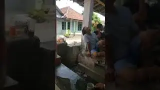 PEUDA KARANG TARUNA MEMPERSIAPKAN LOMBA 17 AGUSTUS 1945