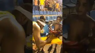 s&oacute;sia do lebron James dando aut&oacute;grafo 🥹