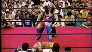 Super Delfin vs. MEN's Teioh - 5/5/97 - UWF Super Welterweight Title