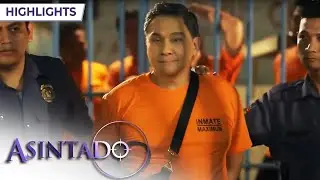 Salvador suffers in jail | Asintado