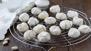 Biscotti morbidi alle mandorle senza farina e senza lievito