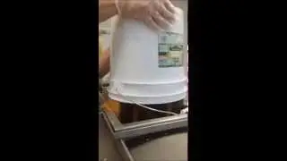 Spinout Bucket Scraper - Peanut Butter
