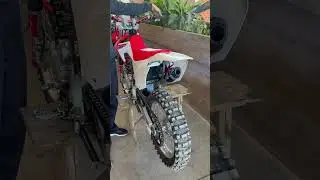 CRF 230 cortando giro com Power Core 4