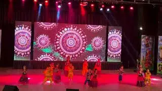 Ramti Aave Madi Ramti Aave | Dakla | Gujrati Garba | Group Performance