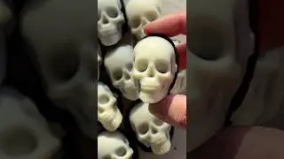 Spooky skeleton cookie gems💀👻 I love these lil one bite butter cookies!! Perfect Halloween treat👌