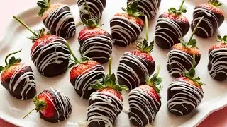 How to make strawberry chocolate||easy tutorial for chocolate||बच्चों की favourite 😋