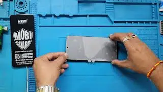 Moto edge 70, цвет PANTONE Bronze Green | Установка новой защитной пленки на экран Moto edge 70