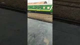 37UP Fareed Express arriving at Rahim Yar Khan railway station