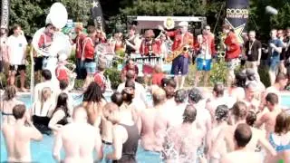 Meute mit Remmidemmi im Schwimmbad beim Trebur Open Air 2016