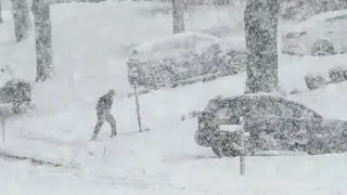 Winter storms devastate the US, putting over 200 million people at risk.