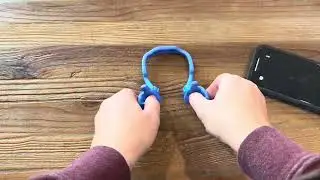 Quick look at helpful Thumbs Up phone holder