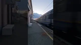 Beautiful Italian regional train passing by!