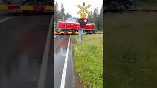 veturi dv12punainen. Pihtipudas-Ylivieska. ohittaa Ylivieskan tasoristeyksen.