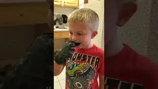 6-летнего Оуэна попросили выполнить задание с одной фишкой