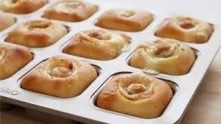 Sausage Bread Rolls 香腸麵包｜Apron