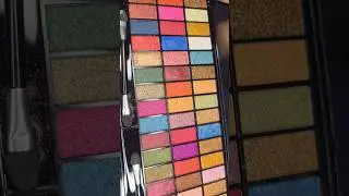 Colors Queen Eyeshadow Palatte #eyeshadows #shimmer #eyeshadowpalette #shorts