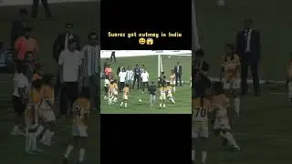 Luis Suarez getting nutmeg in India 😱