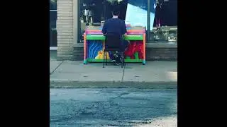 On the streets of Kenosha Wisconsin. 🎹🎨 Random Painos around the city. 🤷&zwj;♀️ just an ordinary day!