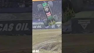 Могильщик почти делает БЕЗУМНЫЙ трюк! #monsterjam #mymonsterjam #monstertruckjump