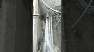 Pulizia tubo diam 50 a pressione, con palline di spugna, rallentato
