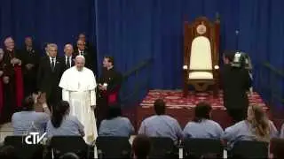 Philadelphia inmates welcome Pope Francis and give him a chair they built