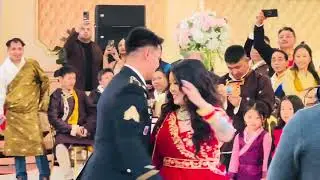 Сабина и Джамьянг празднуют день свадьбы...