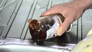 Star Stream cleans a sticky label from a glass jar