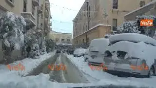 Un giro in auto fra le strade di Matera imbiancate dalla neve