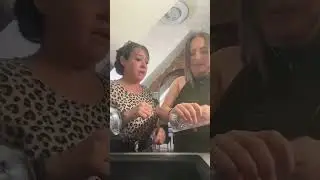 daughter pranks mom #daughter #mom #family #funny #prank