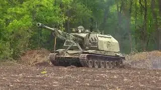 Obús autopropulsado de 152mm Msta-S ruso en acción