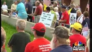 Metro tea party protesters welcome Obama