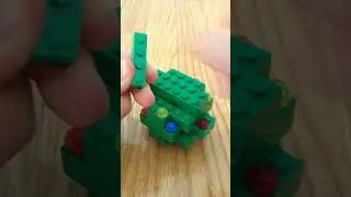 How to Build a LEGO Christmas Tree! (EASY)
