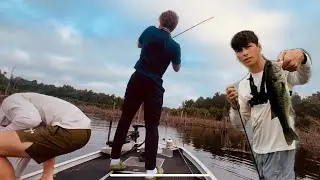 These AGGRESSIVE BASS Crushed the BIG Worm! (Part 1)