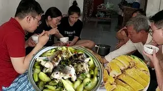 Кислый рыбный суп с вареной курицей