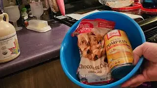2 ingredient desert pumpkin cookie bars.