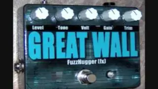 FuzzHugger Great Wall fuzz pedal - Bass guitar jam!