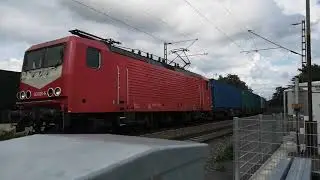 DB BR 143 mit gemischter Fracht