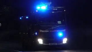 Royal Berkshire Fire & Rescue Ascot Rescue Pump Responding with Blue Lights