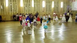 Танец конфеток