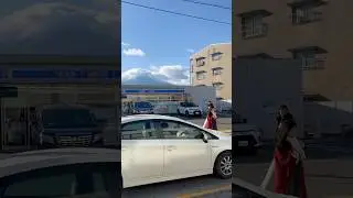Mt Fuji above Lawson / #short #mtfuji