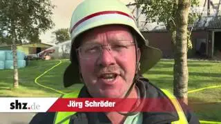Gro&szlig;feuer in Beidenfleth: Hofgeb&auml;ude brennt nieder