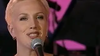 MERJA LARIVAARA - Kuin valon ja varjon tie. Sov. Jari Puhakka (Tuttu Juttu Show, TV2)