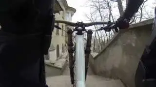 Работа вилки RockShox Boxxer World Cup 2012 на ступеньках