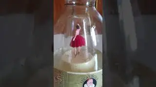 BOLS GOLD LIQUEUR DANCING RED BALLERINA RARE VINTAGE 1950'S MUSICAL EMPTY BOTTLE