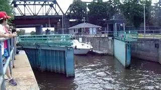 Sainte-Anne-de-Bellevue Canal lock in action