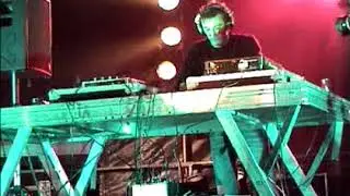Older Ground (aka Cous Inc) before SUBURBAN KNIGHT (Underground Resistance) | Agoraphones/FR 2004